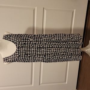 24/7 comfort dress, black/white, med, knee length, sleeveless, pockets
